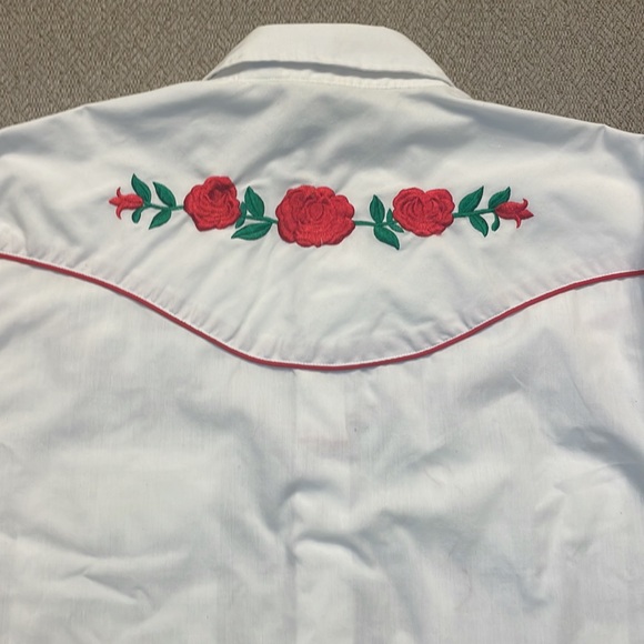 Ely Diamond Vintage Western Shirt “Rodeo Rose” in EUC Size M Red Pearl Snaps - Picture 5 of 5